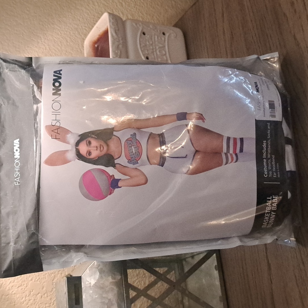 Fashion Nova Basketball Bunny Set - White and Pink